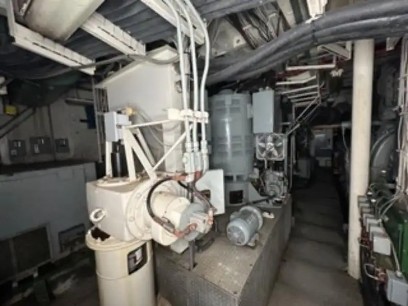 Tàu kéo để bán