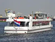 Tàu du lịch để bán