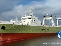 Tàu kéo lưới để bán