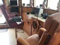 Tàu kéo lưới để bán