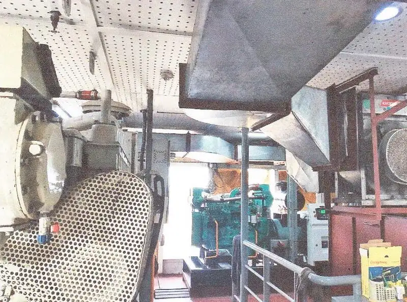 Tàu du lịch để bán