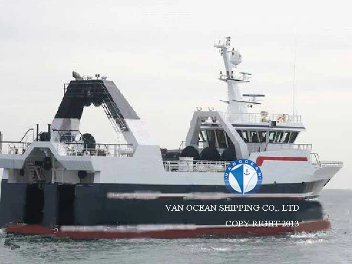 Tàu kéo lưới để bán