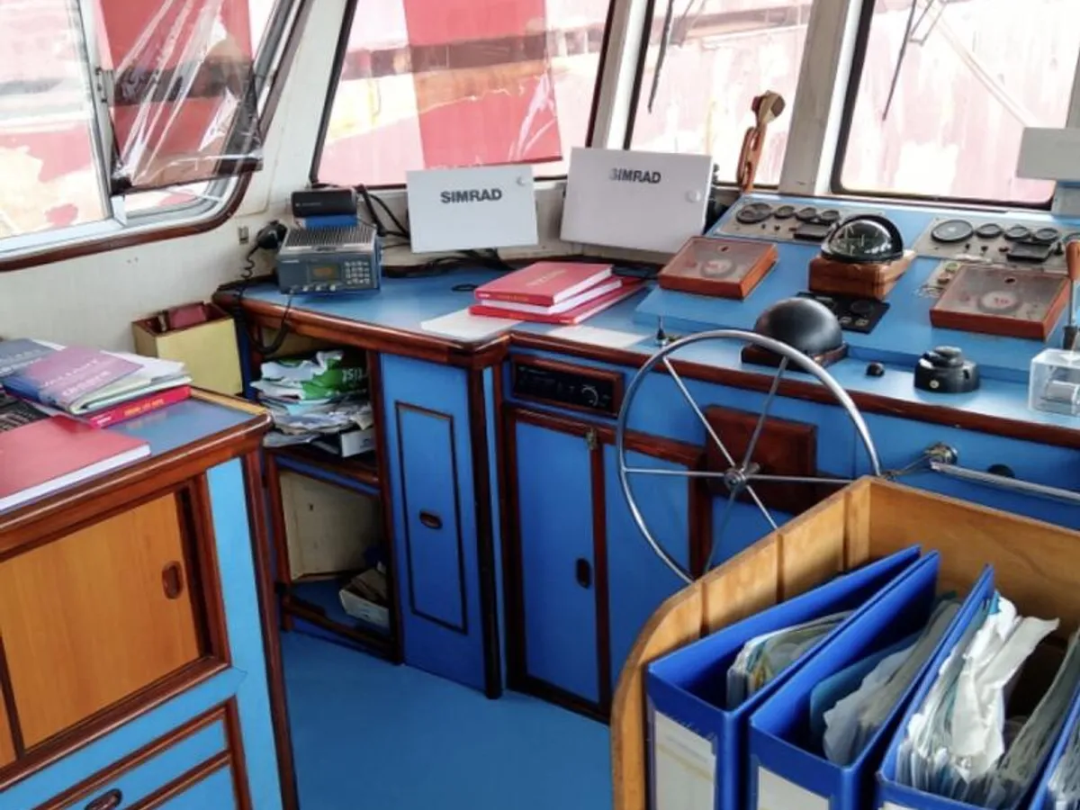 Tàu khảo sát để bán