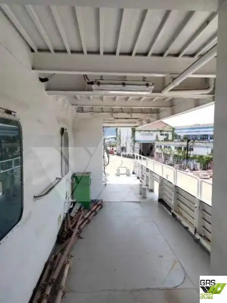 Tàu du lịch để bán