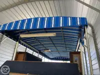 Tàu du lịch để bán