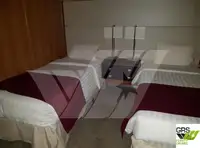 Tàu du lịch để bán