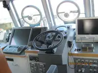 Tàu dẫn đường để bán