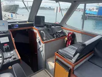 Tàu dẫn đường để bán