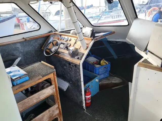 Tàu kéo lưới để bán