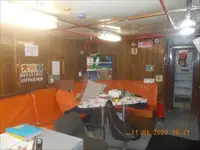 Tàu chở thủy thủ đoàn để bán