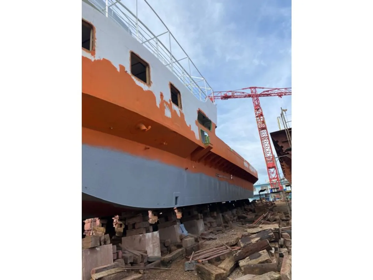 Tàu chở khách để bán