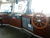 Tàu kéo để bán