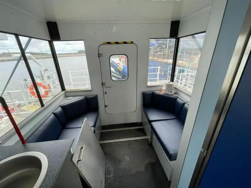 Tàu container để bán