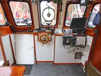 Tàu dẫn đường để bán