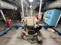 Tàu chở thủy thủ đoàn để bán