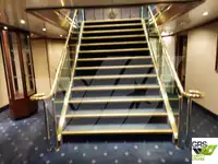 Sà lan chở người để bán