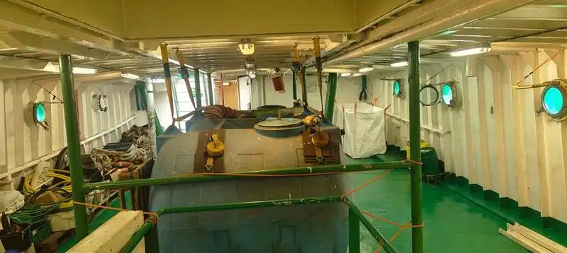 Tàu cung cấp để bán