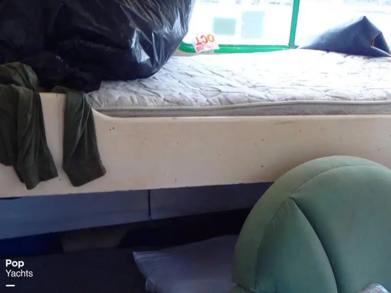 Tàu kéo lưới để bán