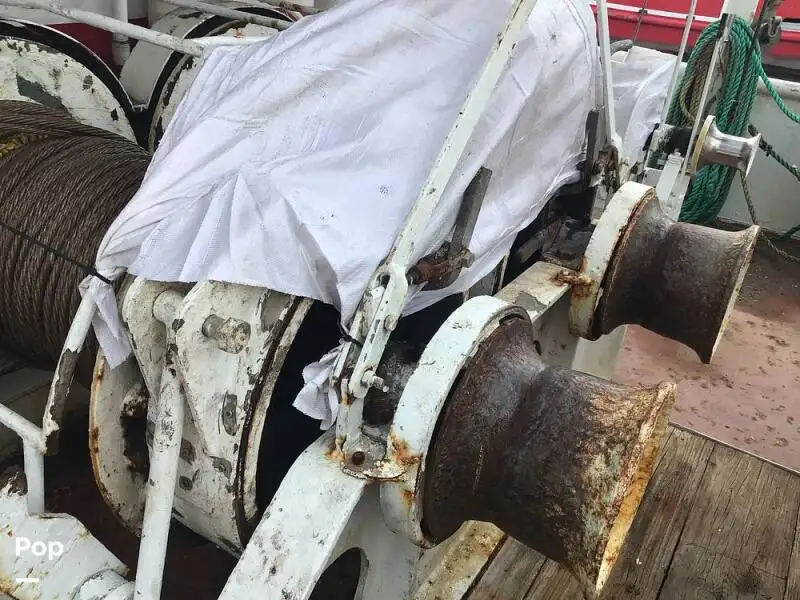 Tàu kéo lưới để bán