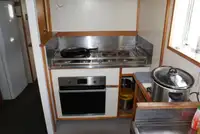 Tàu chở khách để bán