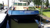 Tàu kéo lưới để bán