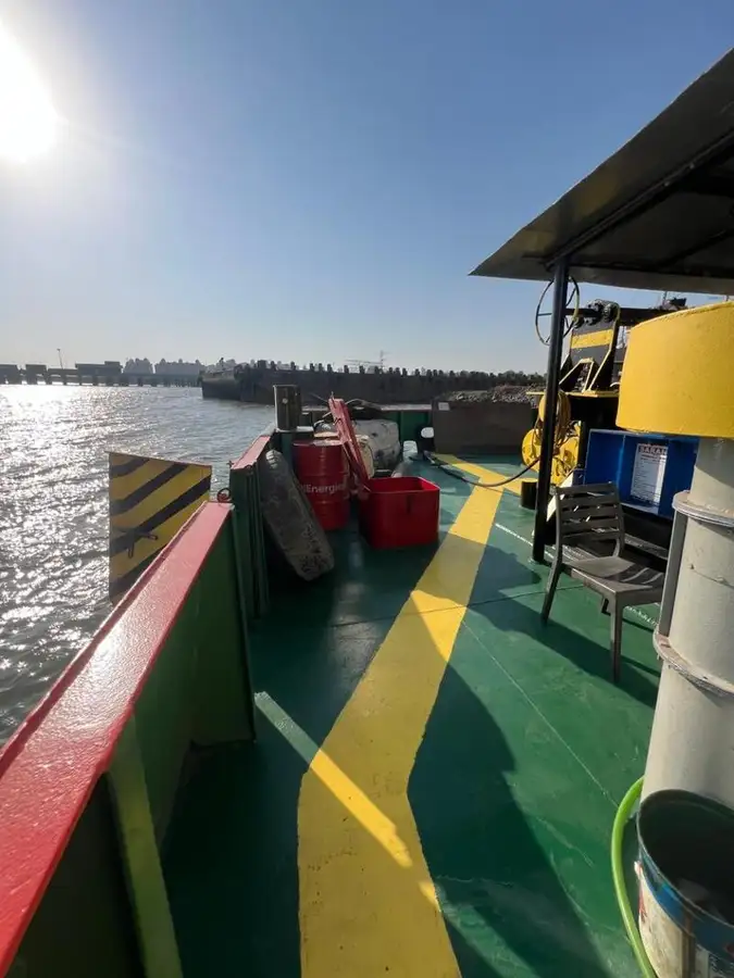 Tàu kéo để bán
