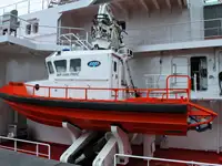Tàu kéo để bán