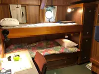 Tàu kéo để bán