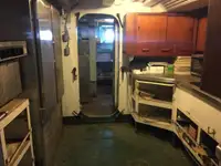 Tàu đổ bộ, chở hàng để bán