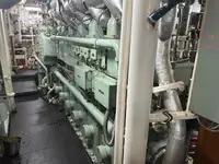 Tàu kéo lưới để bán