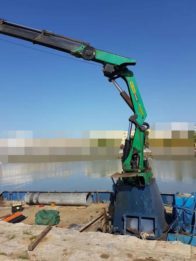 Tàu làm việc để bán