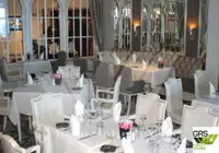Tàu du lịch để bán