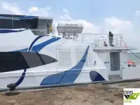Tàu du lịch để bán