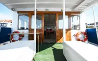 Tàu du lịch để bán