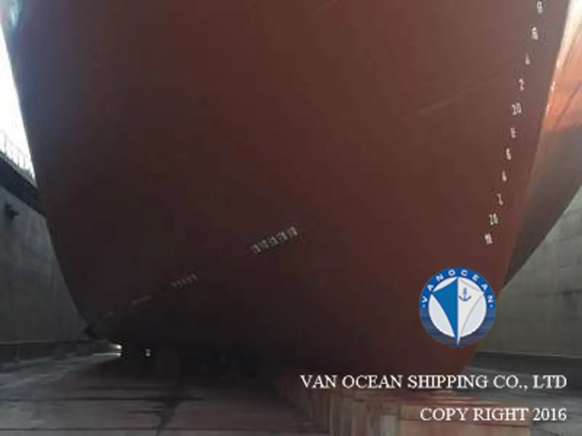 Tàu kéo lưới để bán