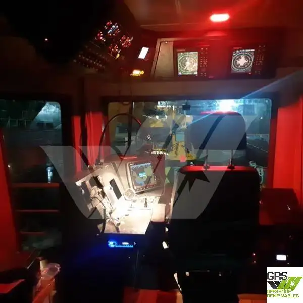 Tàu làm việc để bán