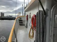 Tàu kéo lưới để bán