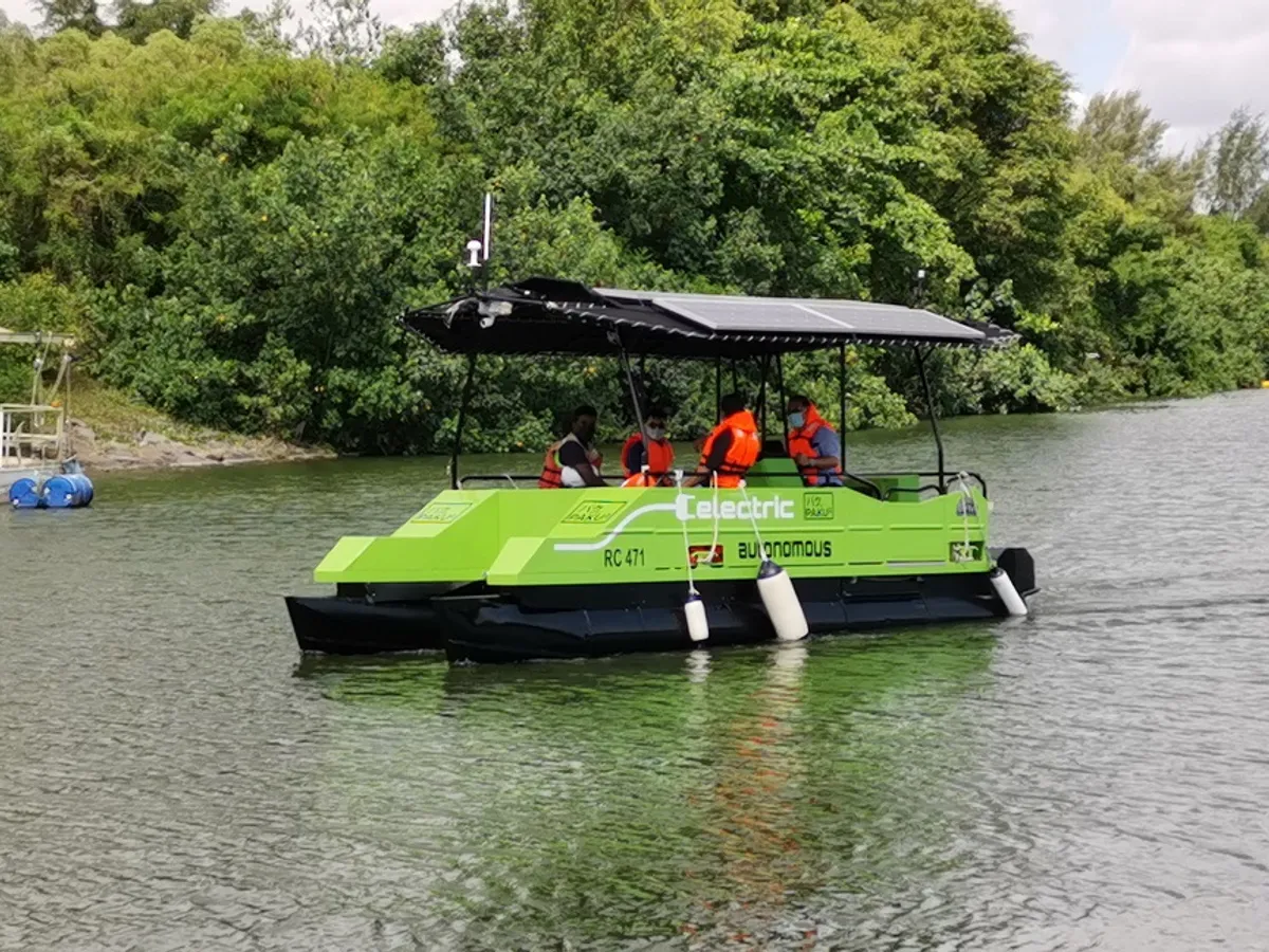 Tàu làm việc để bán