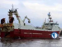 Tàu kéo lưới để bán