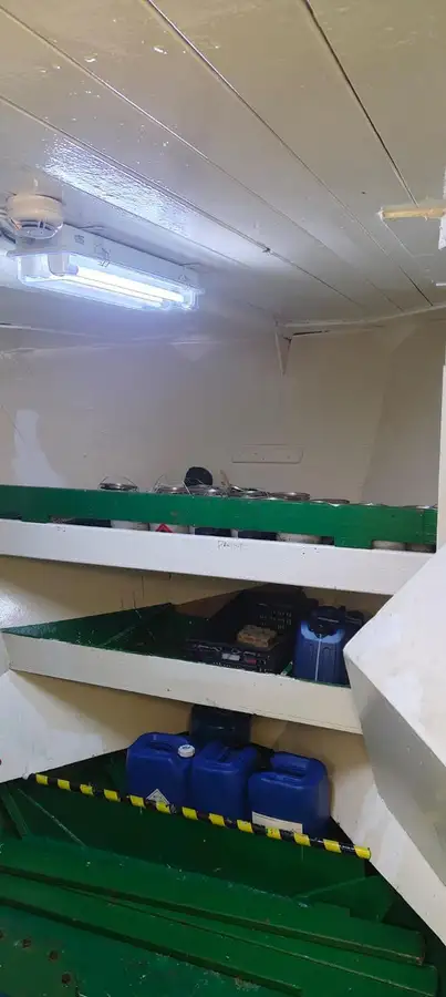 Tàu cung cấp để bán