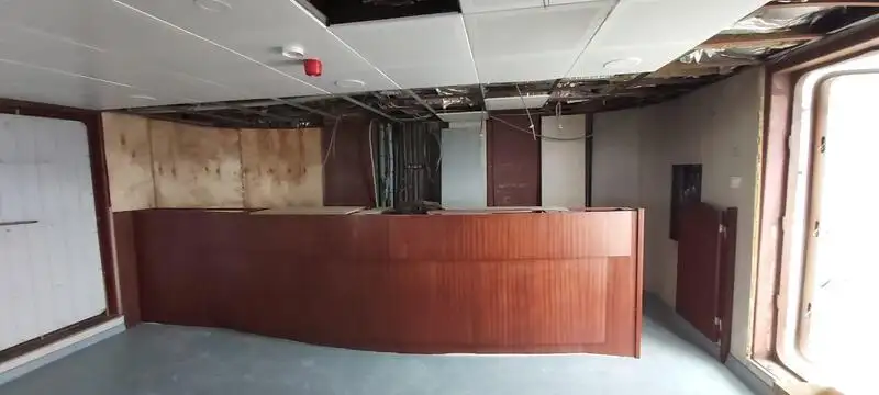 Tàu du lịch để bán
