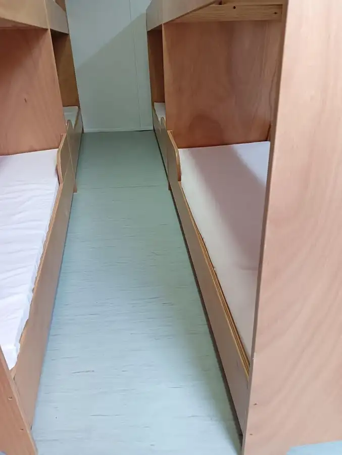 Tàu container để bán