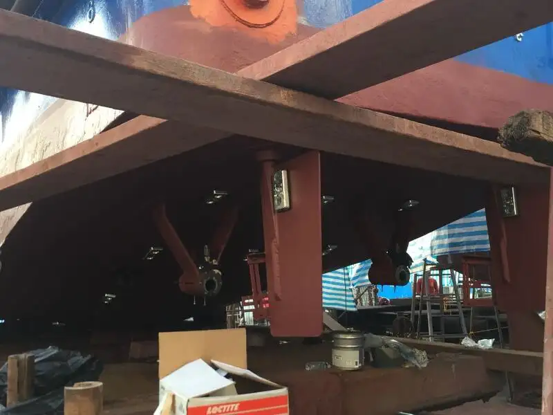 Tàu làm việc để bán