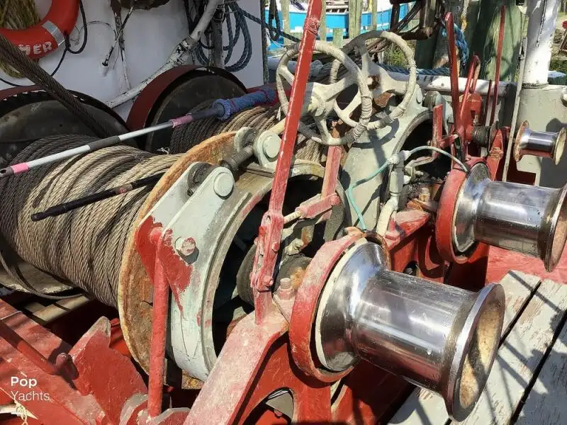 Tàu kéo lưới để bán