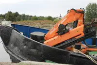Tàu làm việc để bán
