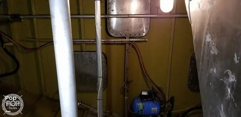 Tàu kéo lưới để bán