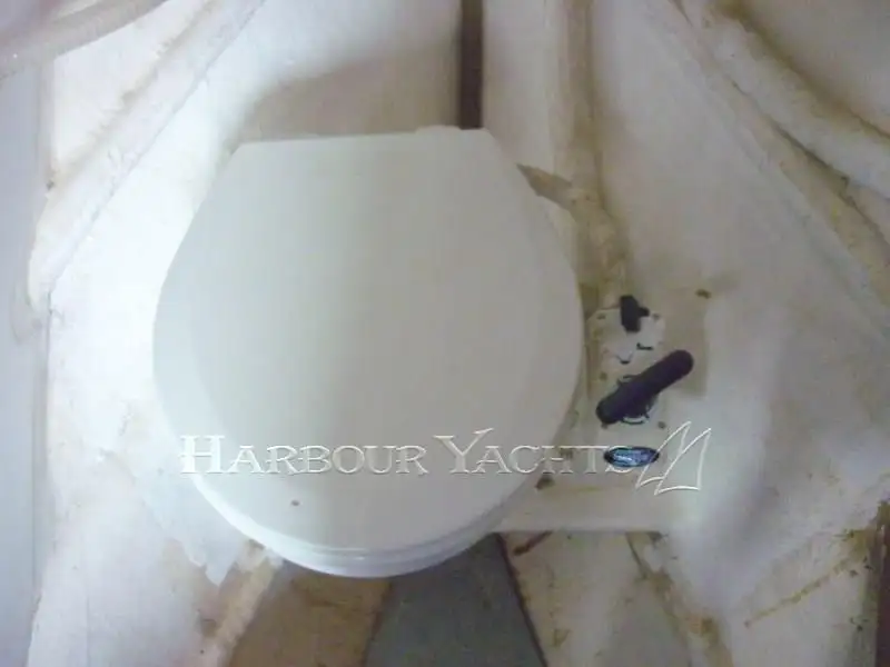 Tàu kéo lưới để bán