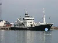 Tàu kéo lưới để bán