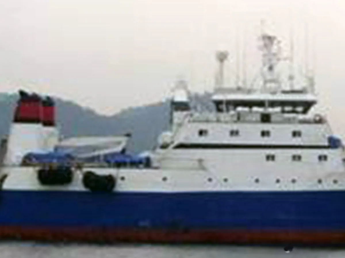 Tàu kéo lưới để bán