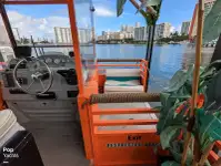 Tàu du lịch để bán